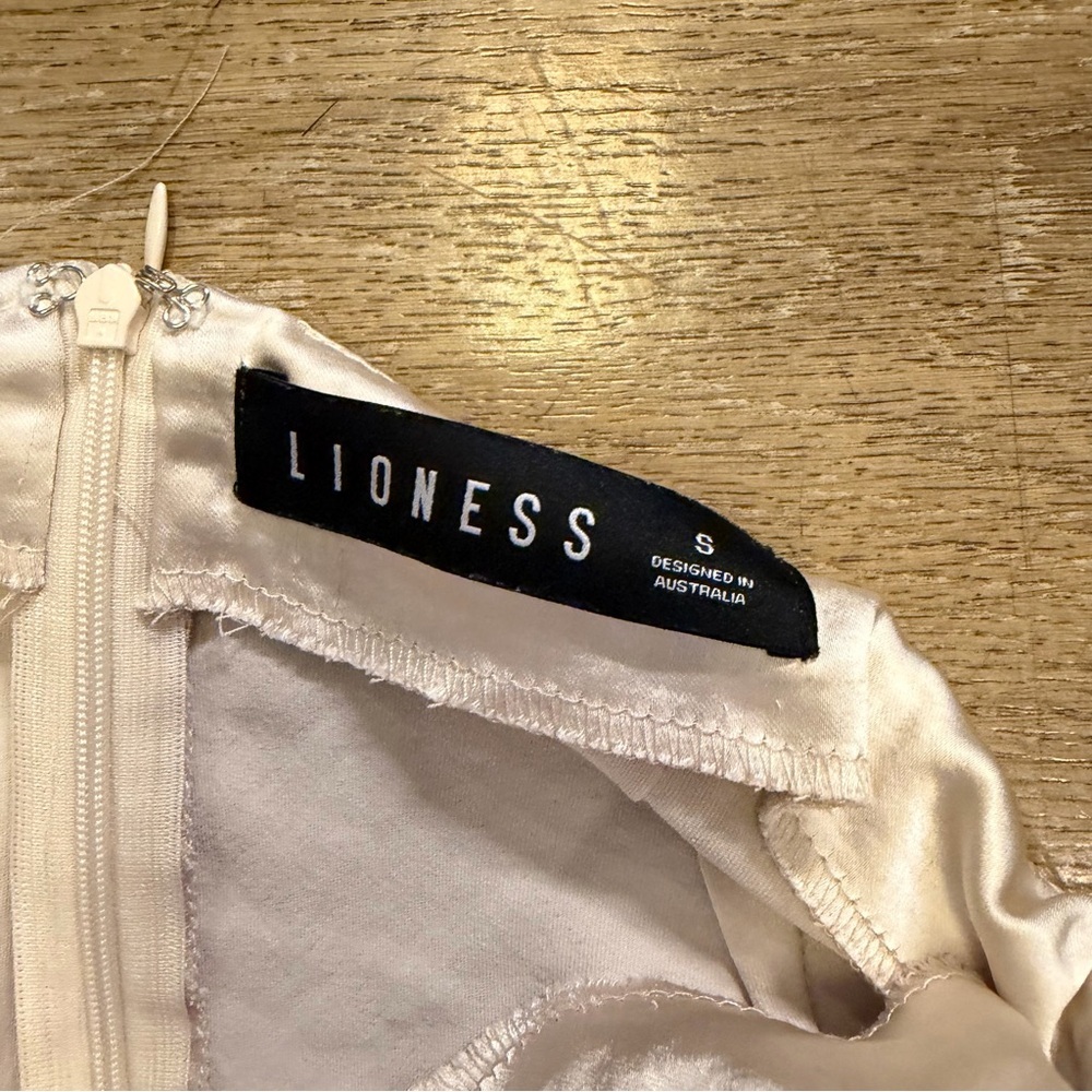 Lioness Cream Satin Chemise skirt size small - Picture 2 of 3